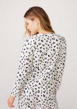 Load image into Gallery viewer, MONROW Heart Leopard Cut Off Crew Raglan