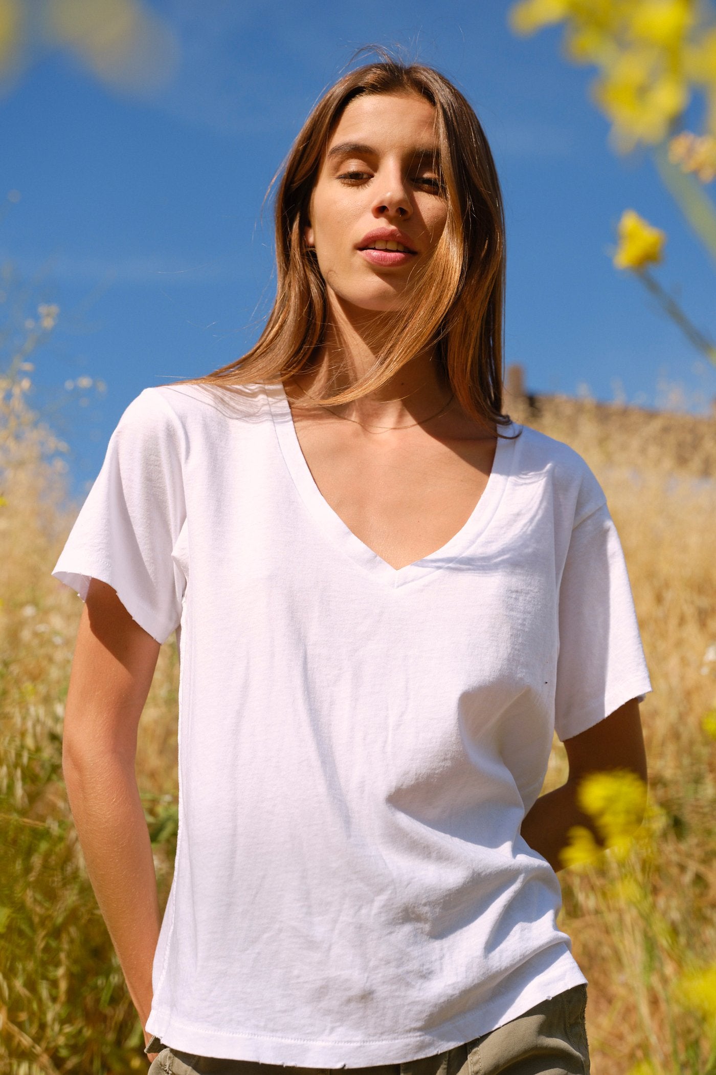 AMO V-Neck Tee